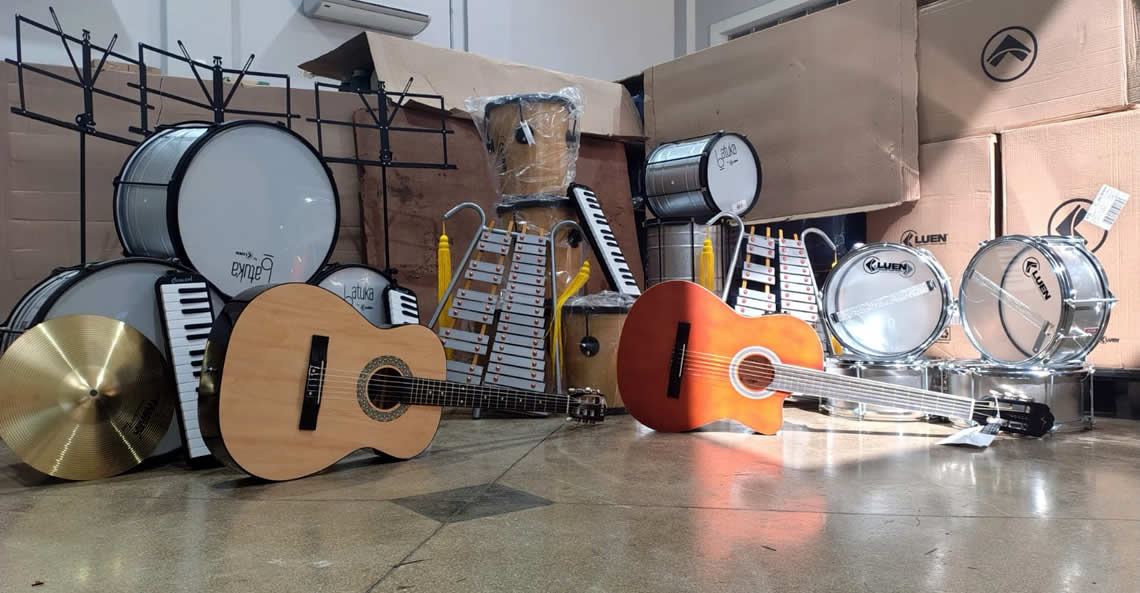 SEMEB investe em instrumentos musicais para as aulas de música e projetos de fanfarra